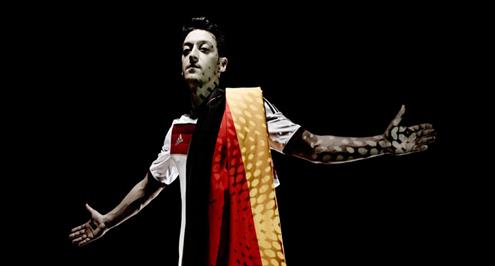 أوزيل يهنئ العالم الاسلامي بعيد الفطر